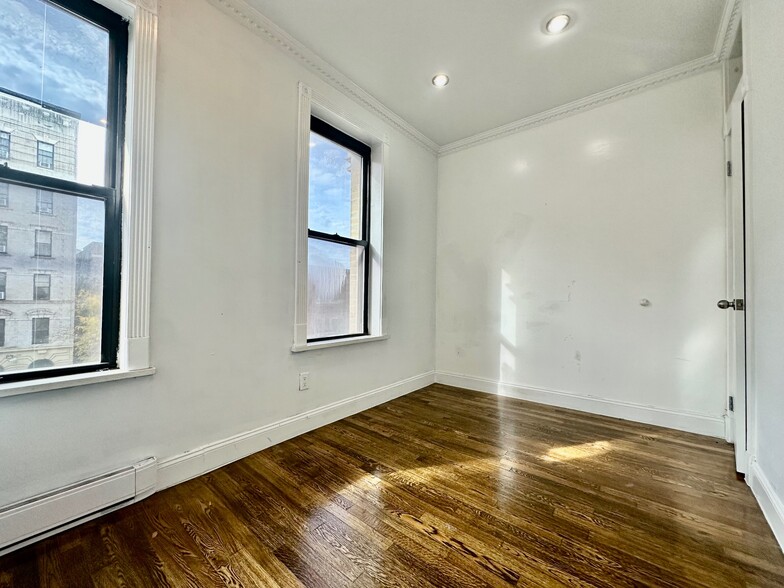 Building Photo - 523 W 135th St