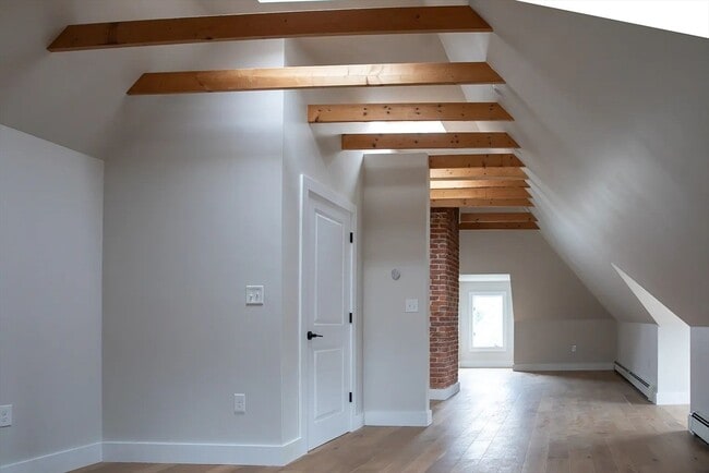 Building Photo - 41 Fernwood Ave