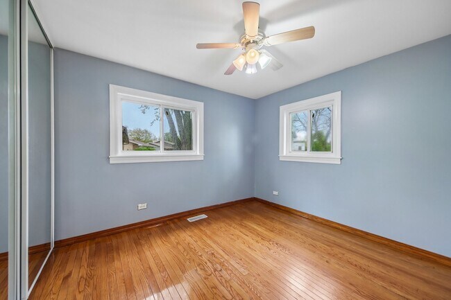 Building Photo - 670 Lakeview Ln