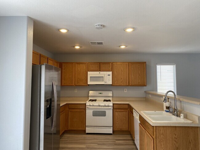 Building Photo - Two-bedroom, 2.5 bath two-story