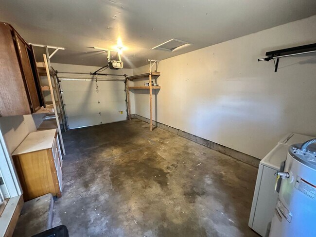 Building Photo - upgraded 2 bedroom 1 bath condo in downtow...