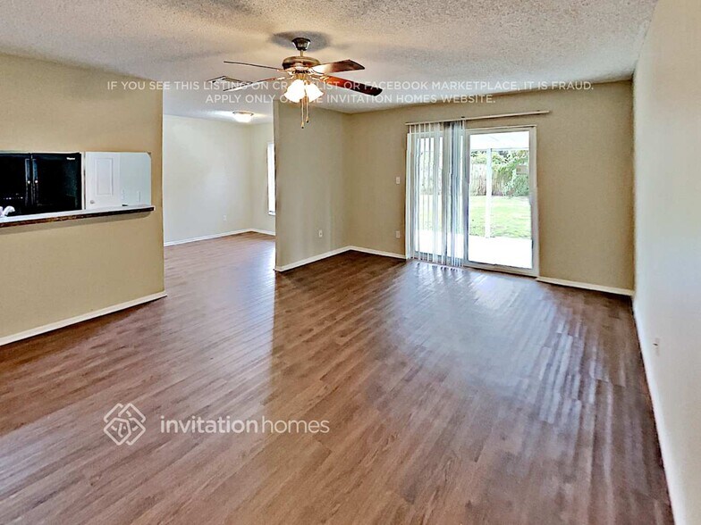 Building Photo - 105 Lake Ada Cir