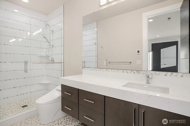 Building Photo - 9206 NE 24th St