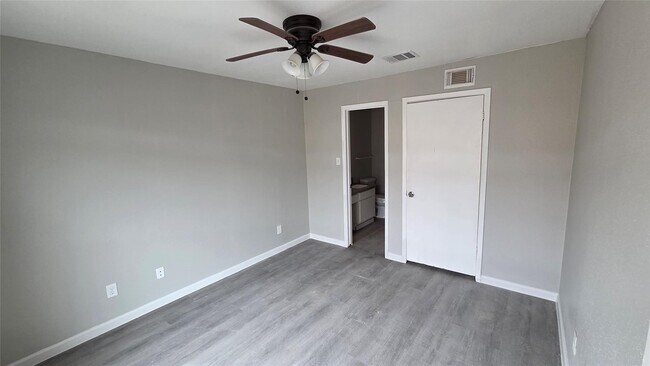 Building Photo - 18800 Egret Bay Blvd