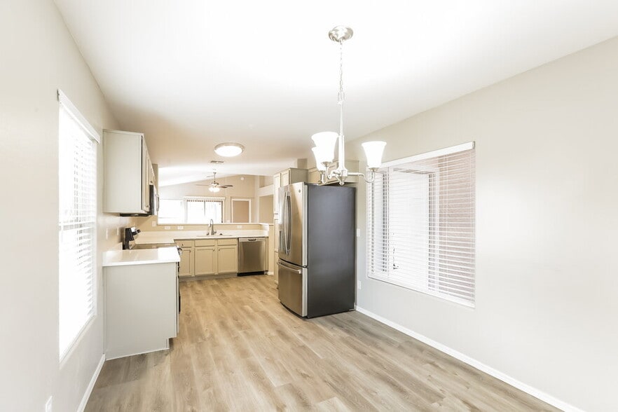 Building Photo - 1607 W Nancy Ln