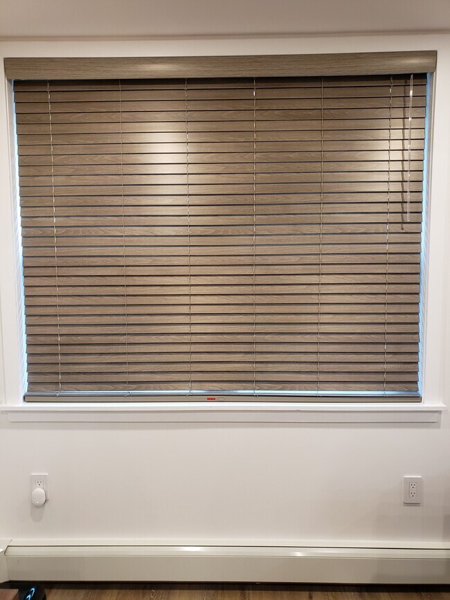 Building Photo - 15 E 117th St