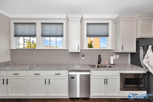 Building Photo - 200 St Louis St