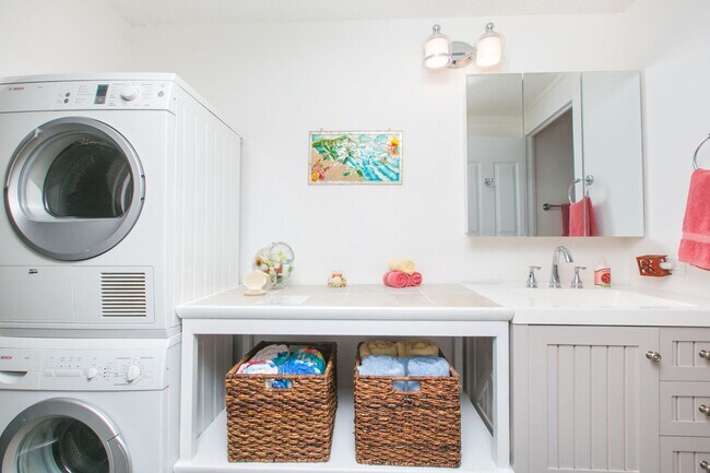 Building Photo - ONO Vista - Furnished / Eastside 1/1/1 pkg...