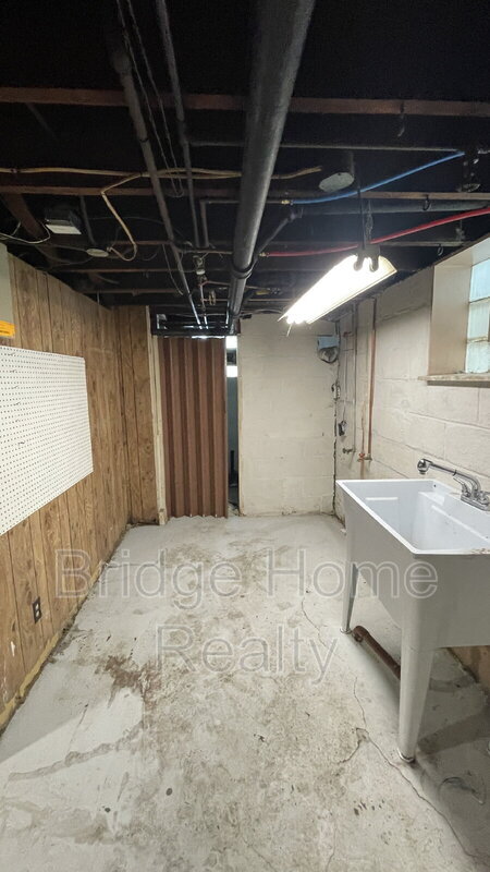Building Photo - 7442 Irvine St