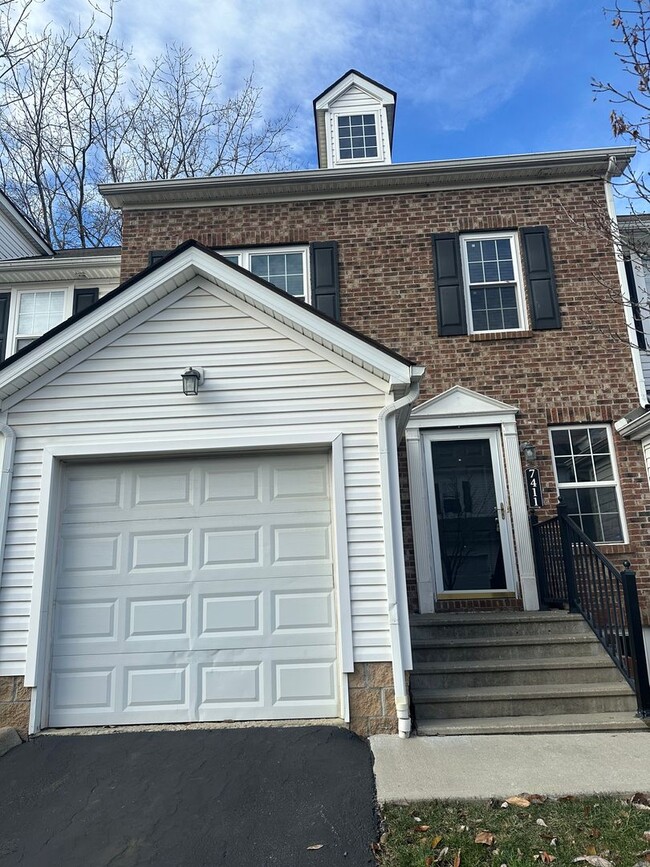 Primary Photo - Beautiful Worthington Townhome!