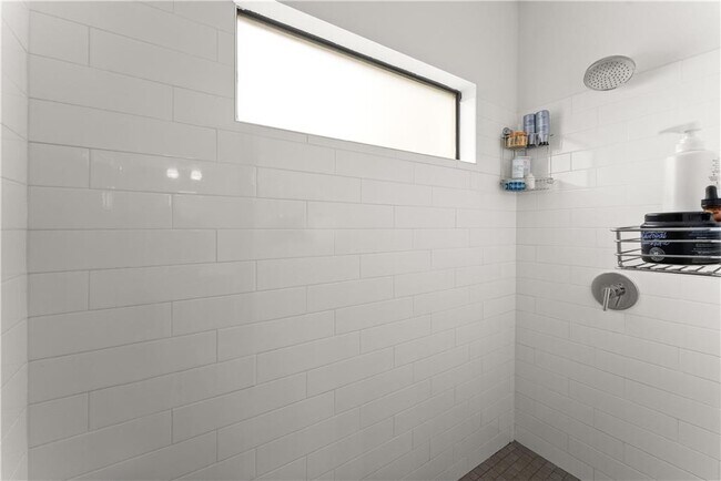 Building Photo - 53 Moda Ln