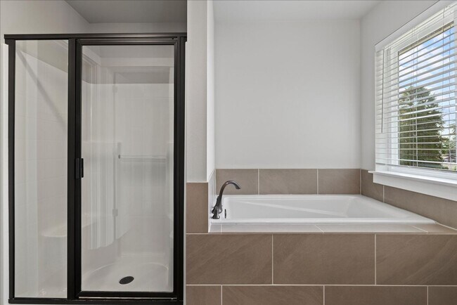 Building Photo - **Move-In Special** Stunning 4 bed, 2.5 ba...