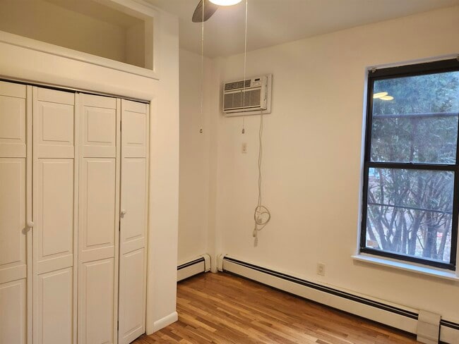 Building Photo - 208 Willow Ave