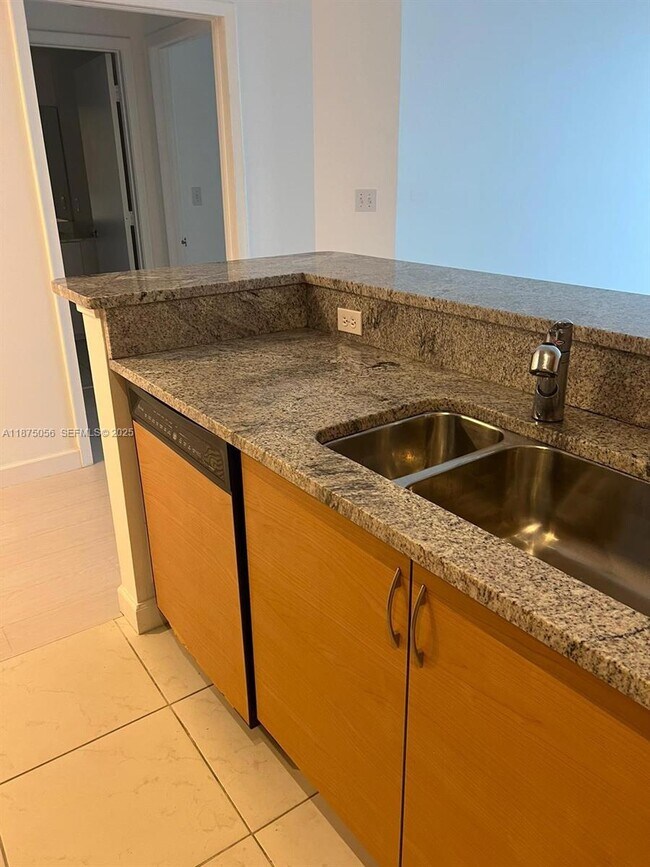 Building Photo - 2775 NE 187th St