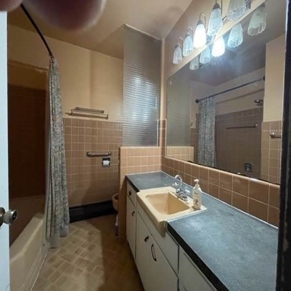 Bathroom - 7105 W Capitol Dr