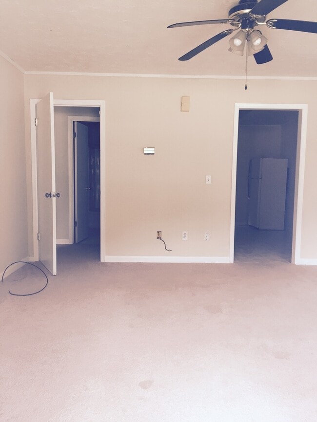 Building Photo - Duplex on East University Drive!