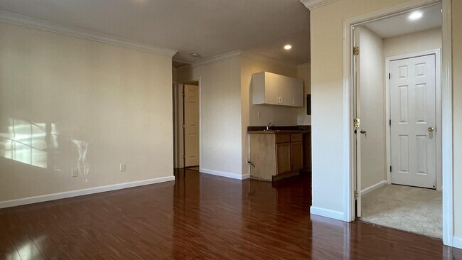 Building Photo - 960 Branham Ln