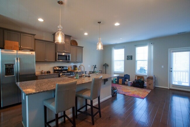 Building Photo - 930 Dalton Ridge Pl