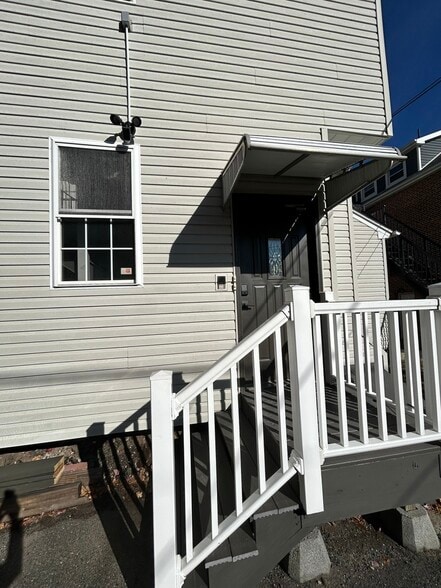 Building Photo - 16 Union St