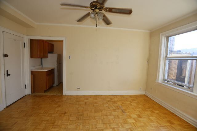 Building Photo - 653 W Belmont Ave