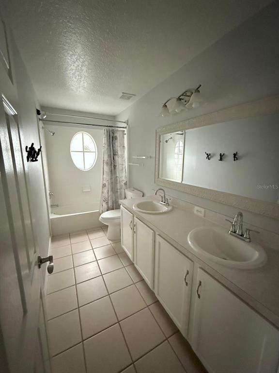 Building Photo - 14116 Entrada Dr