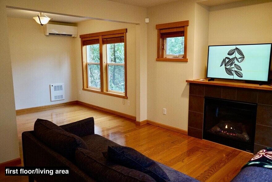 Building Photo - 2800 NE 137th St