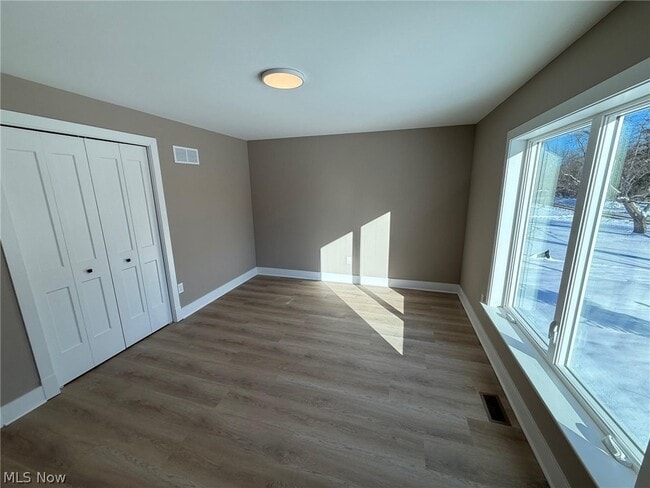 Building Photo - 3940 Ellendale Rd