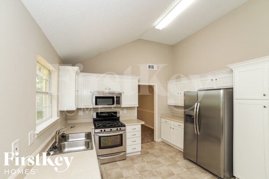 Building Photo - 4470 White Hill Pl