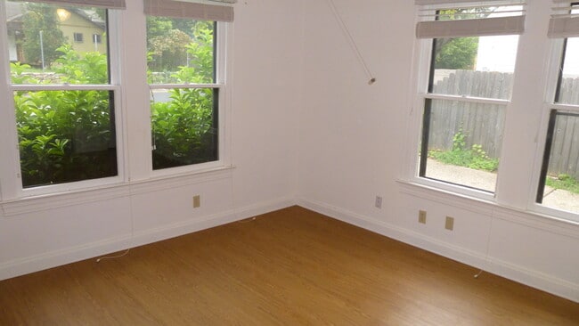 Building Photo - Fantastic cottage in SoCo