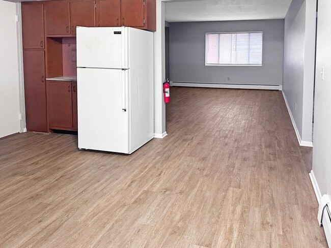 Building Photo - 2843 S Burdick St