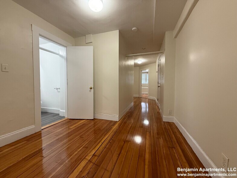 Building Photo - 7 Mount Hood Rd