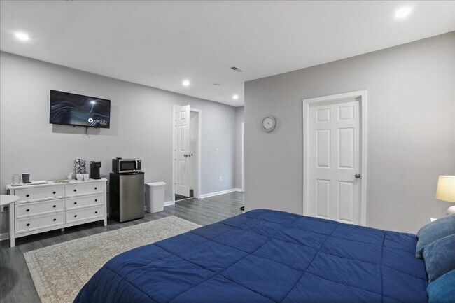 Building Photo - 13715 Dixie Dr