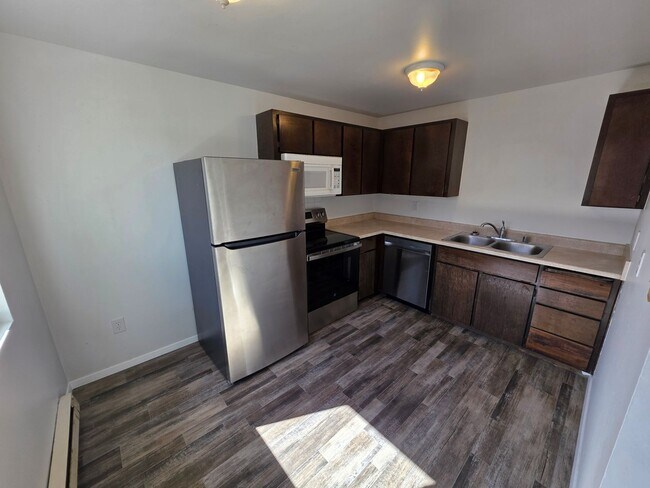 Building Photo - Newly Remodeled Townhouse in Spokane