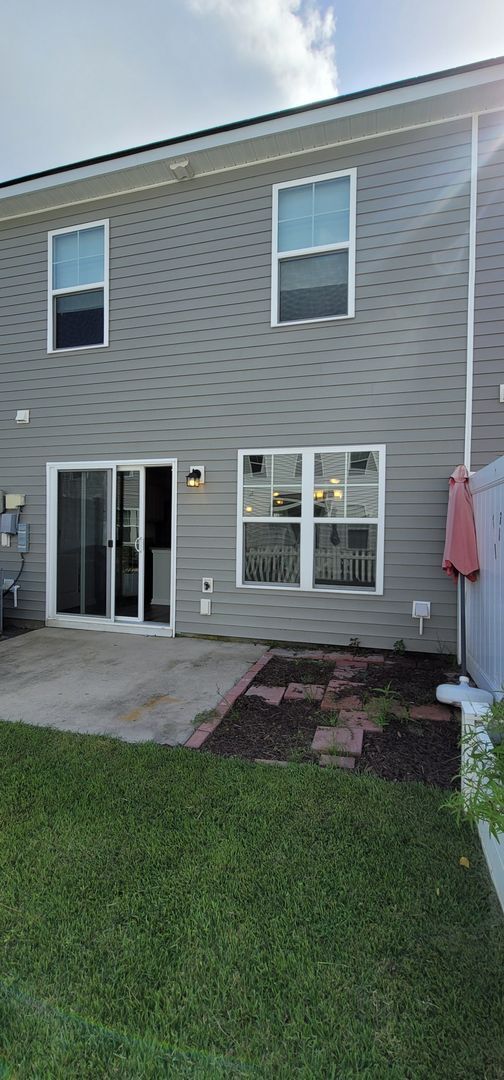 Building Photo - 3-Bedroom, 2 1/2-Bath in Conway, SC - Long Term Rental