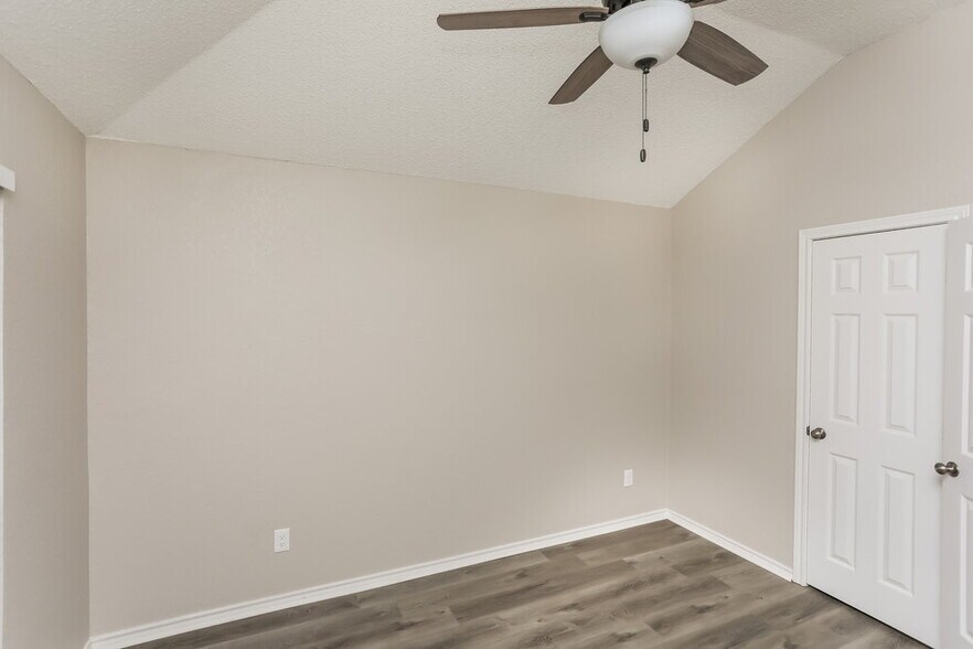 Building Photo - 1512 Fern Dr