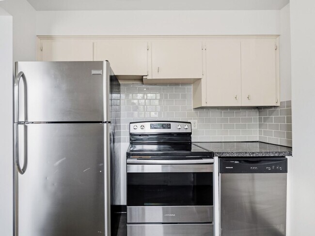 Building Photo - Spacious Unfurnished Home in Northwest Spokane