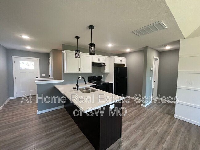 Building Photo - 2777 S Meadowlark Ave