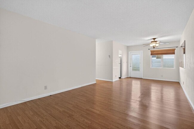 Building Photo - 2115 NE 42nd Ct