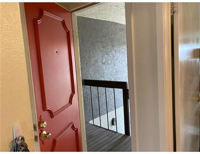 Building Photo - 806 W 24th St