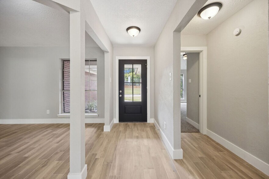 Building Photo - 2942 Waterloo Rd