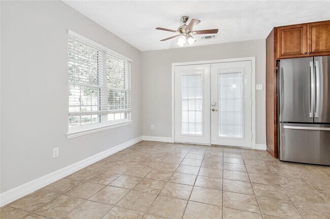 Building Photo - 2611 Desert Sage Dr