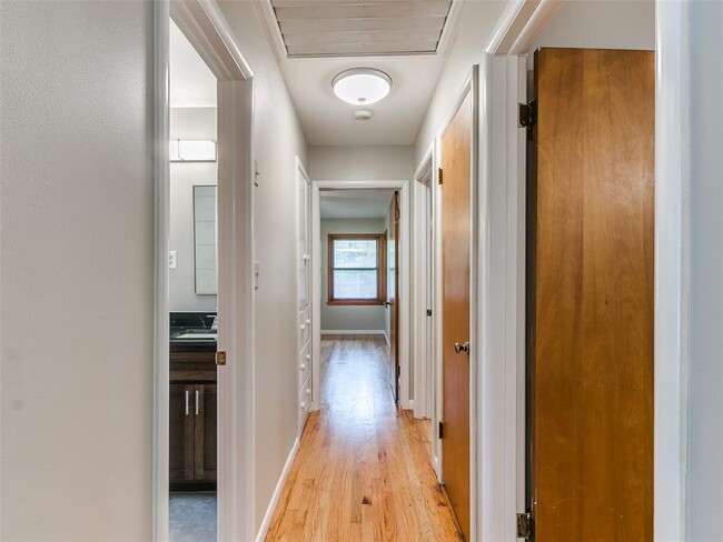 Building Photo - 1214 Cruce St