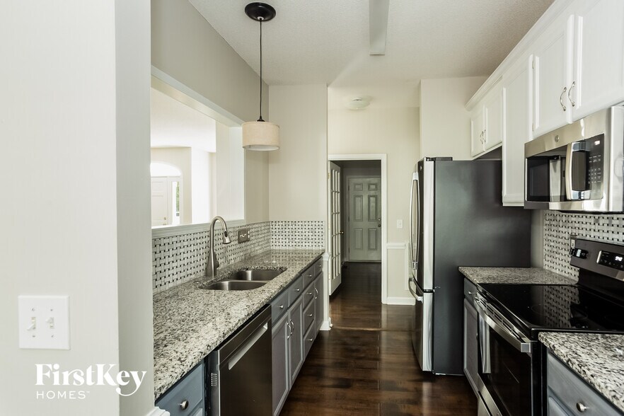 Building Photo - 376 Stonehaven Ct SW