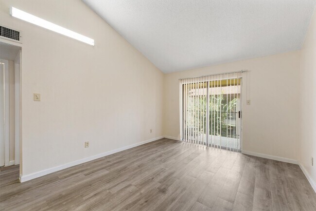 Building Photo - 9221 Imogene St