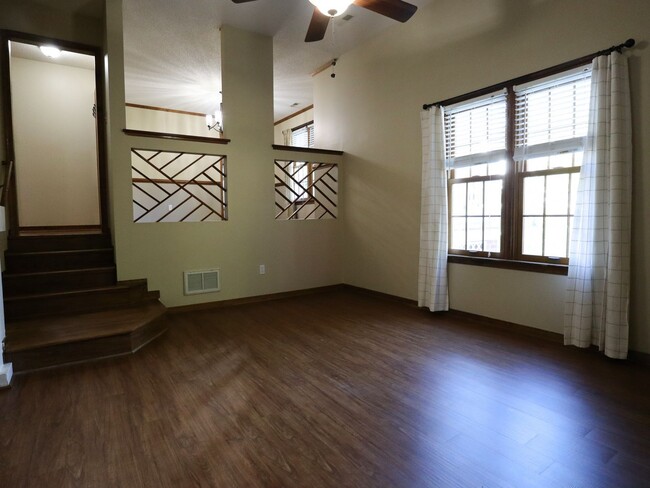 Building Photo - 4-Bedroom Home on Quiet Cul-de-Sac - Must See