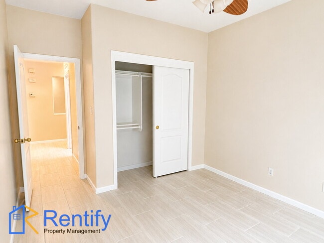 Building Photo - Charming Seven Oaks Home - 4Bed, 2Bath - Gardener Included!