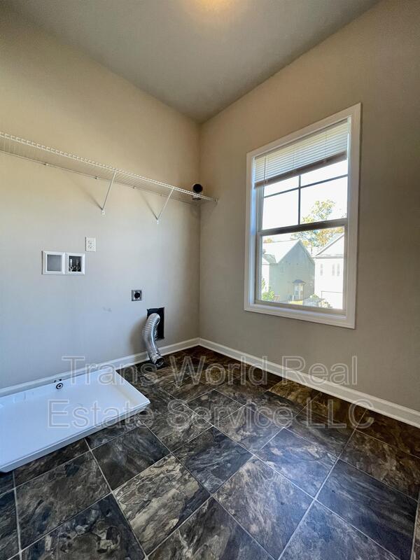 Building Photo - 7260 Silk Tree Pointe