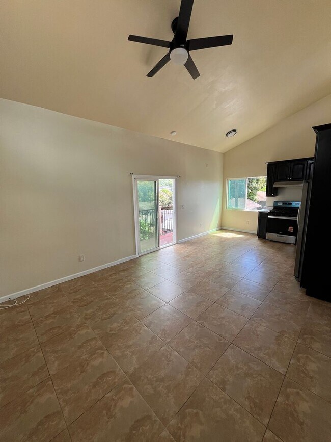 Building Photo - 66 E McFarlane Dr