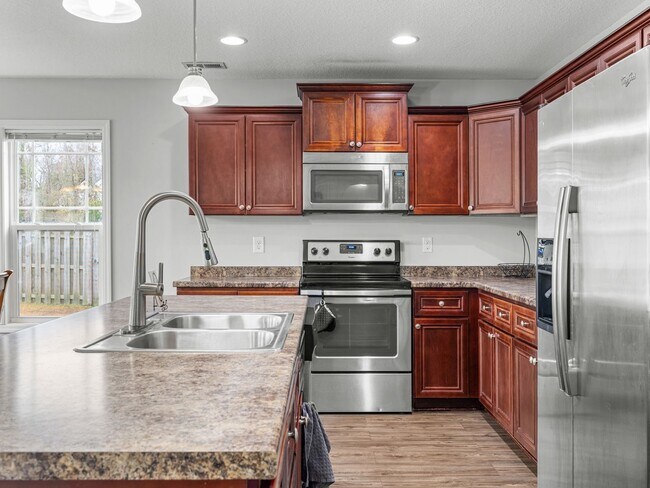 Building Photo - Beautiful Home Close to MCAS New River Air Station