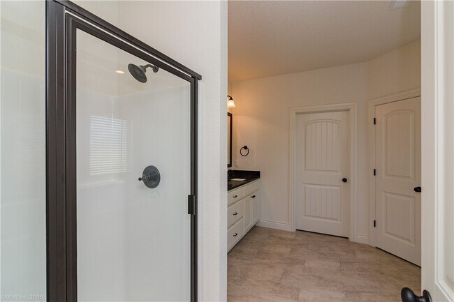 Building Photo - 1620 Sweetbriar Way